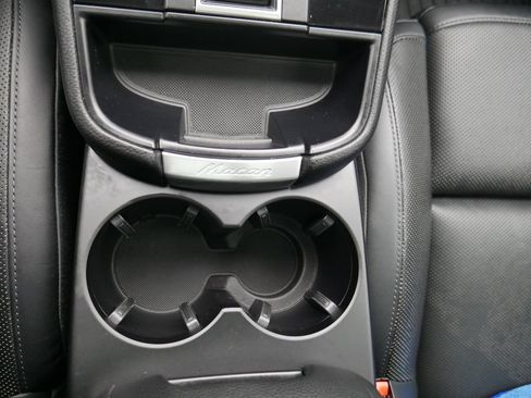 Certified 2023 Porsche Macan AWD/4WD image 35