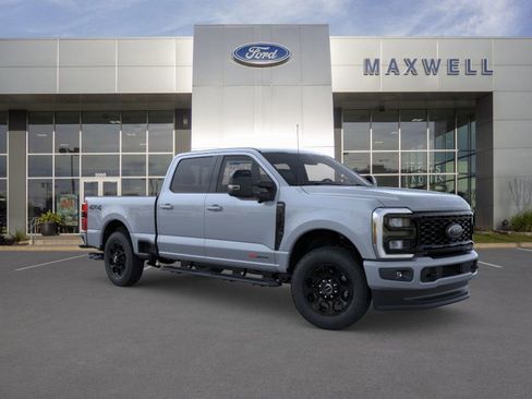 New 2026 Ford F250 Lariat w/ Black Appearance Package image 28