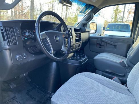 Used 2017 Chevrolet Express 3500 LT w/ LT Preferred Equipment Group image 17