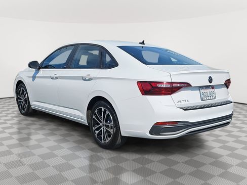 Used 2023 Volkswagen Jetta Sport image 7