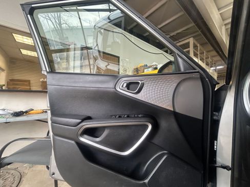 Used 2025 Kia Soul LX w/ LX Technology Package image 18