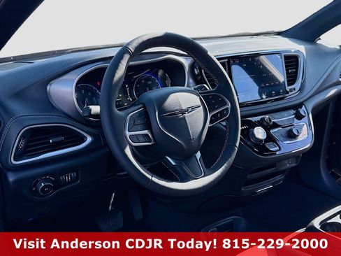 New 2026 Chrysler Pacifica Select AWD/4WD image 4