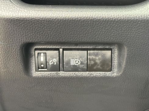 Used 2025 Toyota RAV4 XLE AWD/4WD image 22