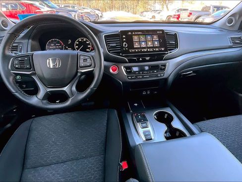 Used 2025 Honda Ridgeline Sport image 13