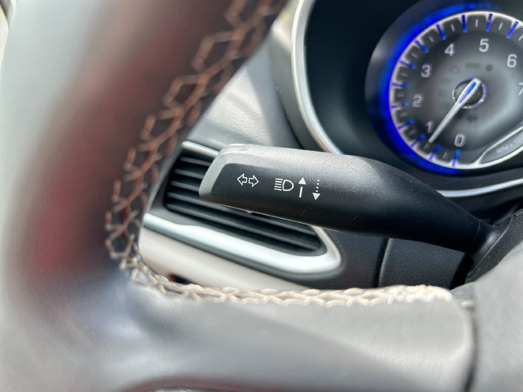 Used 2024 Chrysler Pacifica Touring-L FWD image 21