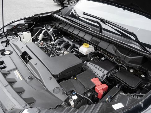 Used 2024 Nissan Pathfinder S image 37