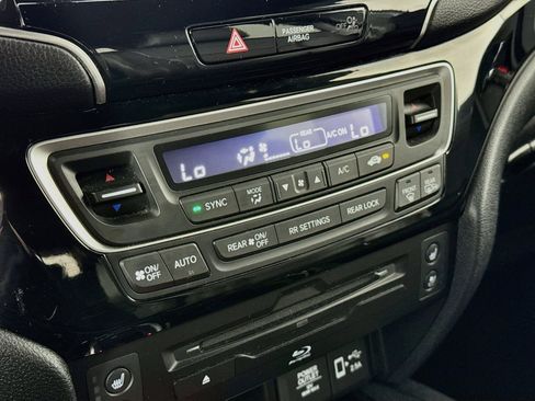 Certified 2022 Honda Pilot Black Edition image 16