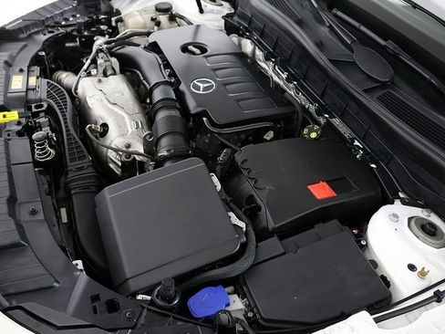 Used 2022 Mercedes-Benz GLB 250 4MATIC image 39