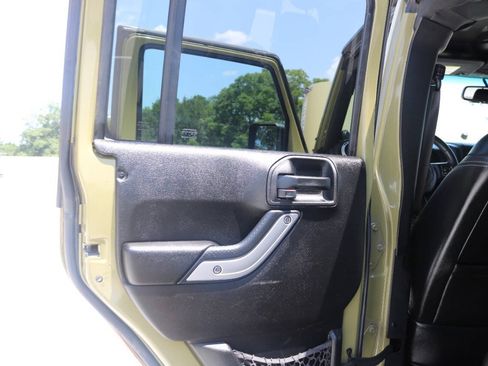 Used 2013 Jeep Wrangler Unlimited Rubicon AWD/4WD image 23