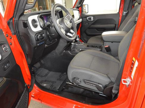 Used 2025 Jeep Wrangler Unlimited Sahara w/ Safety Group image 29