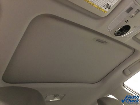 Used 2015 Toyota Prius Three image 40