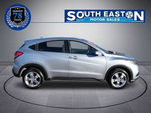 Used 2021 Honda HR-V LX image 8
