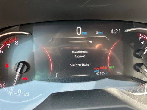 Used 2025 Toyota RAV4 XLE AWD/4WD image 9
