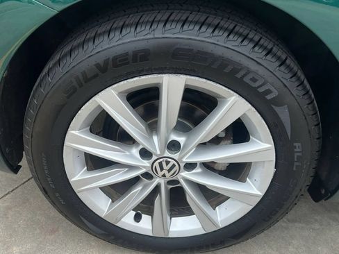 Used 2017 Volkswagen Beetle 1.8T SE FWD image 36