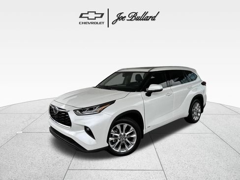 Used 2023 Toyota Highlander Limited AWD/4WD image 1