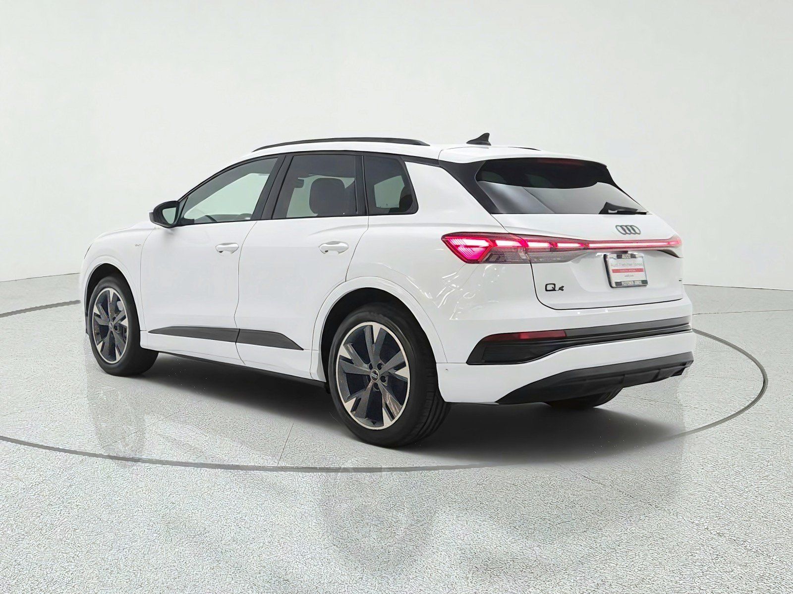 Used 2024 Audi Q4 e-tron Premium Plus w/ Premium Plus AWD/4WD image 7
