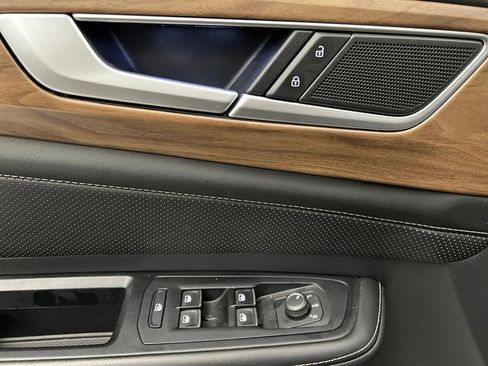 Used 2024 Volkswagen Atlas SE image 12