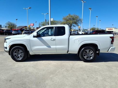 Used 2025 Nissan Frontier SV w/ SV Convenience Package image 8