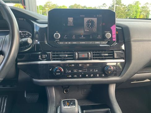 Used 2025 Nissan Pathfinder SV AWD/4WD image 19