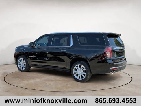 Used 2022 Chevrolet Suburban High Country AWD/4WD image 5