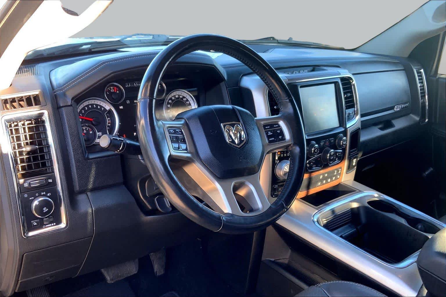 Used 2017 RAM 1500 Laramie w/ Convenience Group AWD/4WD image 16