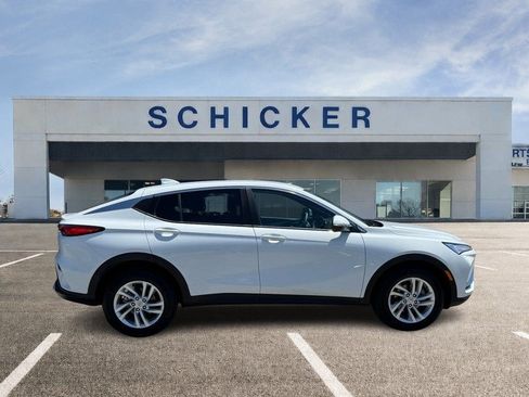 Used 2024 Buick Envista Preferred FWD image 2