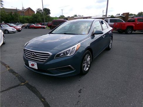 Used 2016 Hyundai Sonata SE FWD image 2