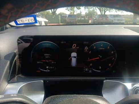 Used 2023 Mercedes-Benz GLB 250 w/ AMG Line image 5