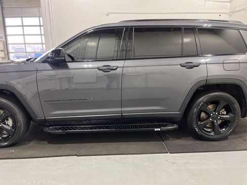 Used 2023 Jeep Grand Cherokee L Laredo image 4