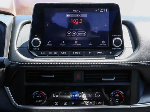 Used 2023 Nissan Rogue SV FWD image 24