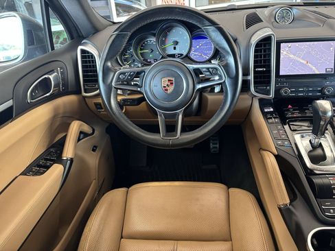 Used 2018 Porsche Cayenne S w/ Premium Package Plus AWD/4WD image 12