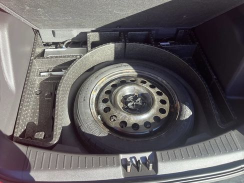 Used 2018 Ford Escape Titanium w/ Ford Safe & Smart Package image 17