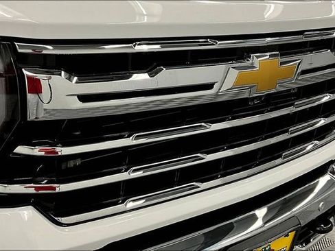 Used 2025 Chevrolet Silverado 2500 LTZ w/ LTZ Convenience Package AWD/4WD image 34