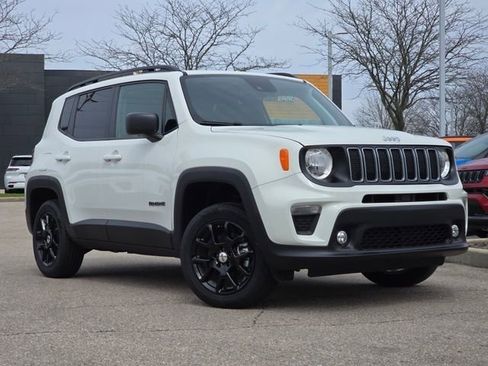 Used 2023 Jeep Renegade Latitude w/ Premium Group image 2