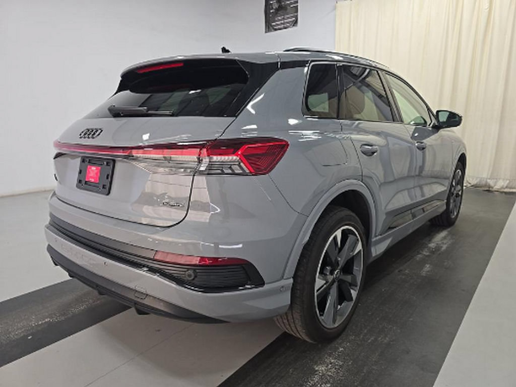 Used 2023 Audi Q4 e-tron Premium Plus w/ Premium Plus AWD/4WD image 3