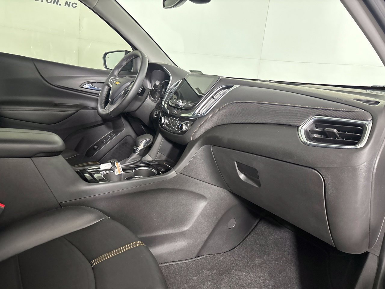 Used 2023 Chevrolet Equinox Premier AWD/4WD image 34