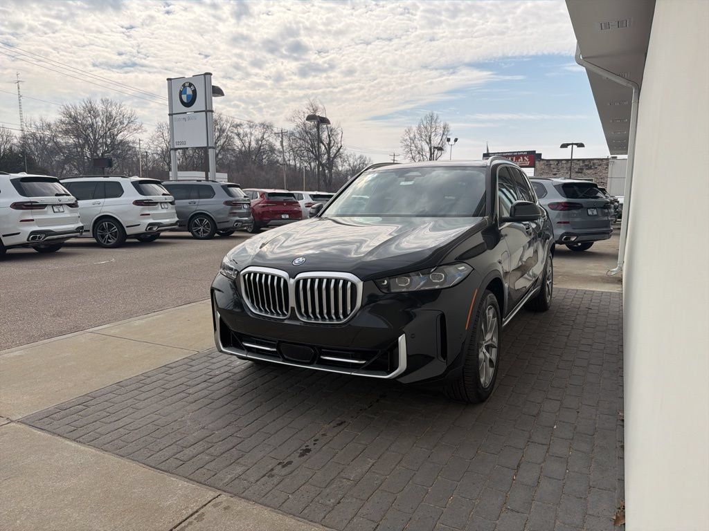New 2026 BMW X5 xDrive50e w/ Climate Comfort Package AWD/4WD image 3