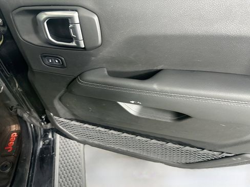 Used 2022 Jeep Wrangler Sahara w/ Cold Weather Group image 30