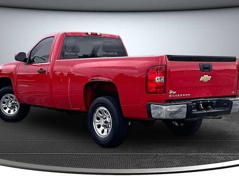 Used 2010 Chevrolet Silverado 1500 W/T w/ LS Package RWD image 4