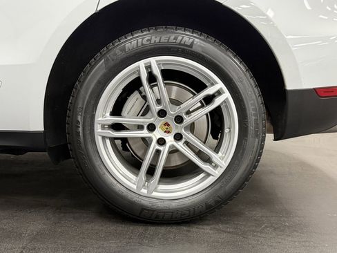 Used 2017 Porsche Macan S image 16