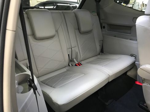 Used 2024 Volkswagen Atlas SE AWD/4WD image 17