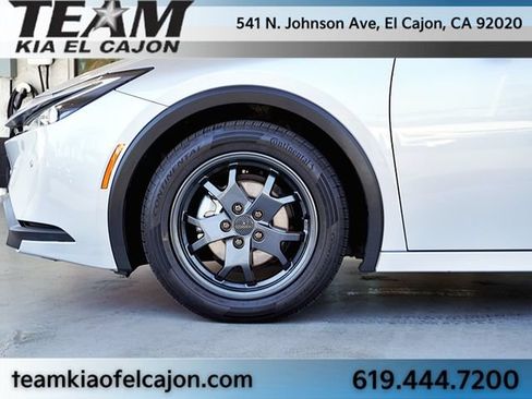 Used 2025 Toyota Prius LE FWD image 7