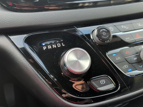 Used 2025 Chrysler Pacifica Select FWD image 15