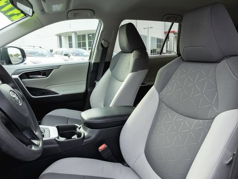 Certified 2020 Toyota RAV4 XLE w/ Carpet Mat Package FWD image 11