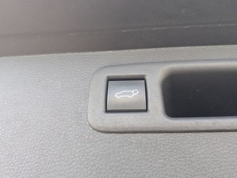 Used 2021 Toyota Highlander XLE AWD/4WD image 26