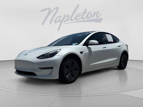 Used 2023 Tesla Model 3 Standard Range RWD image 1