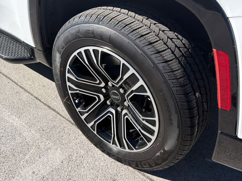 New 2026 Jeep Grand Wagoneer 4X4 image 10