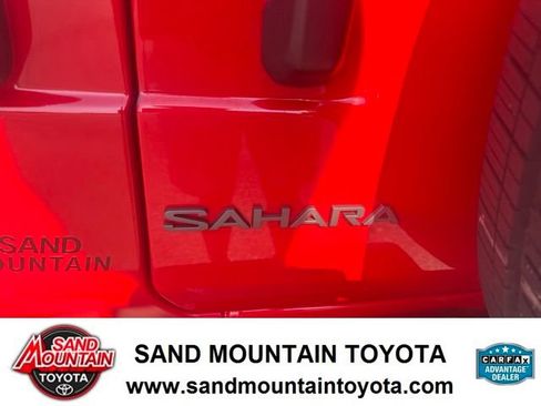 Used 2025 Jeep Wrangler Unlimited Sahara AWD/4WD image 9