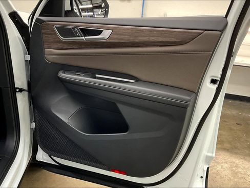 New 2025 Volkswagen Atlas SEL image 31