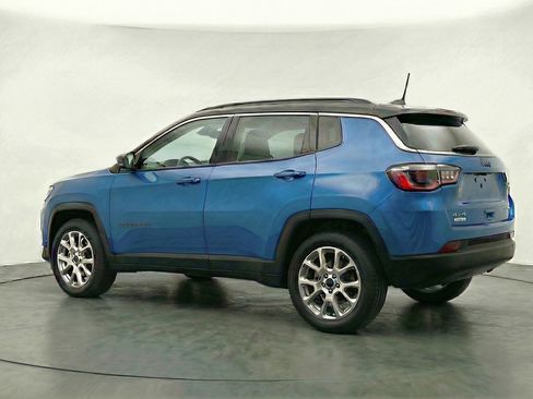 Used 2025 Jeep Compass Limited AWD/4WD image 6